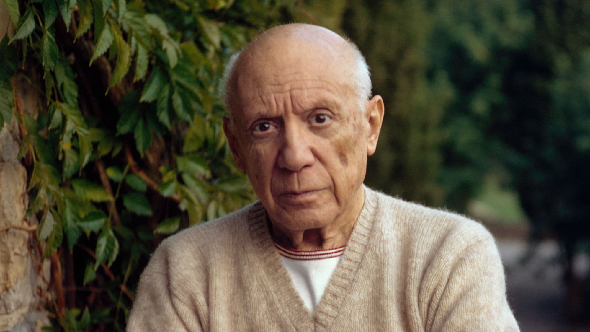 Pablo Picasso dans son studio